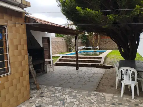 CASA 4 AMBIENTES CON PILETA SOBRE LOTE 8.66X43