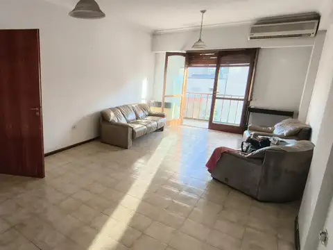 Depto Semipiso 3 habitaciones 2 baños en Microcentro de NQN