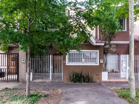 Venta de dúplex de 3 amb c/ patio en Banfield