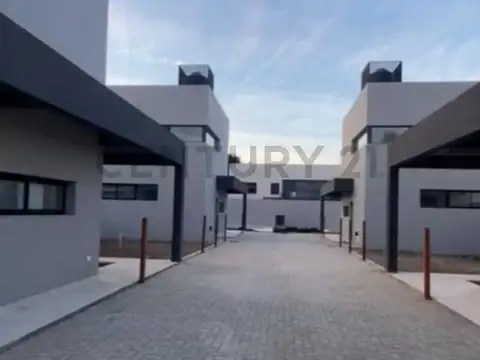 VENTA DE CASA TIPO DÚPLEX COMPLEJO, CITY BELL