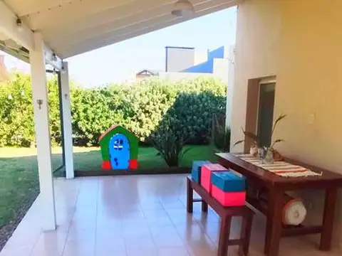 Casa 5 ambientes con 4 baños