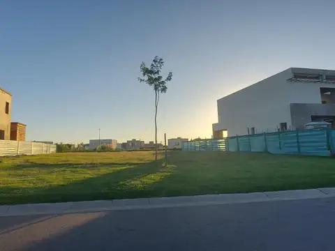 Terreno en venta - 600Mts2  - Puertos del Lago - Riberas