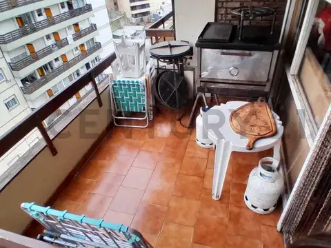 Vendo departamento de 4 ambientes zona shopping Los Gallegos.