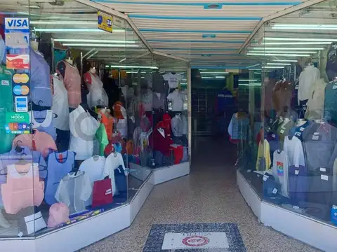 VENTA LOCAL CON DEPÓSITOS EN GONZALEZ CATÁN CENTRO