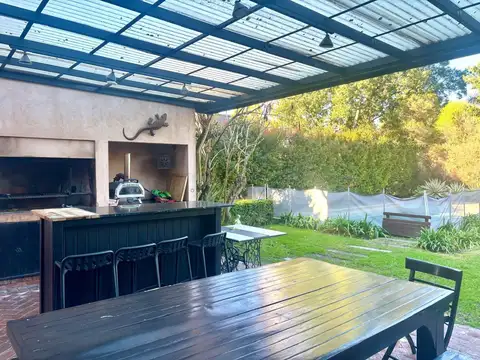 Casa 7 ambientes con 4 baños