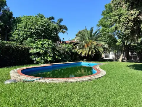 EXCELENTE CASA DOBLE TERRENO C/PILETA CLIMATIZADA