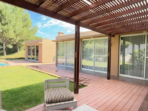 Casa en Alquiler Temporal con 4 cocheras