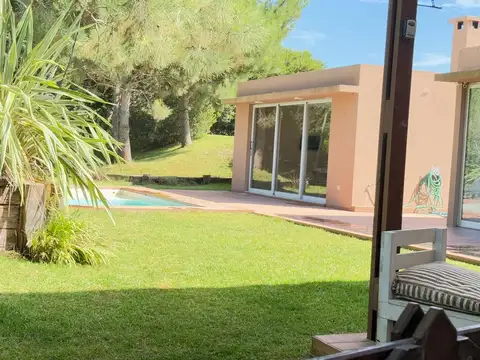 Casa en Alquiler Temporal en Barrio Cerrado Costa Esmeralda, USD 3.800