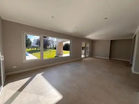 VENTA CASA EN LA RESERVA CARDALES 6 AMB.