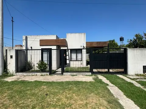 Casa en venta en Pérez 2 dormitorios