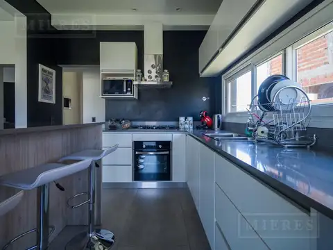 Casa en Alquiler Temporal con 4 cocheras