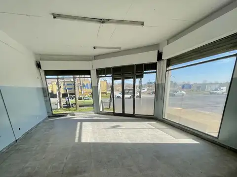 LOCAL 31 esq. 526 54m2