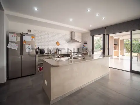 Casa en venta en Villa Elisa, 3 dormitorios