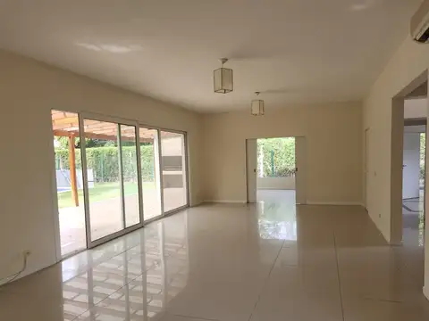 Casa en Venta en Pilar, USD 530.000