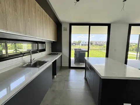 Casa en Venta al Oeste