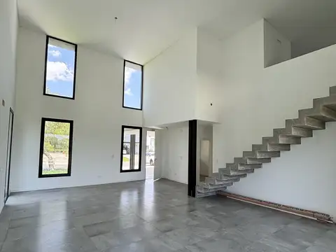 Casa en Venta con 4 cocheras