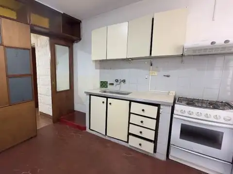 Moreno 61: planta baja con 2 patios, a pasos del río y Oroño