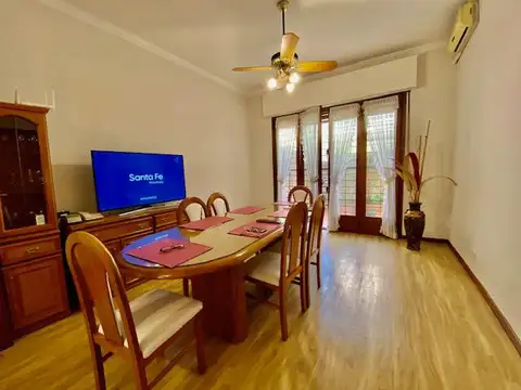 Casa en Planta Alta con Quincho y Parrillero - Centro