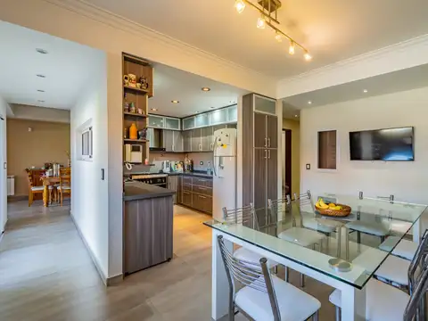 CHALET DE CATEGORÍA EN CARAPACHAY