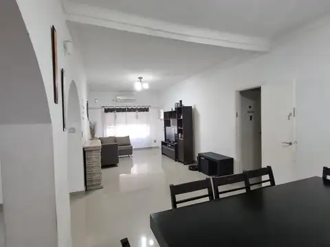 CHALET 4 AMB CON PARQUE Y PISCINA