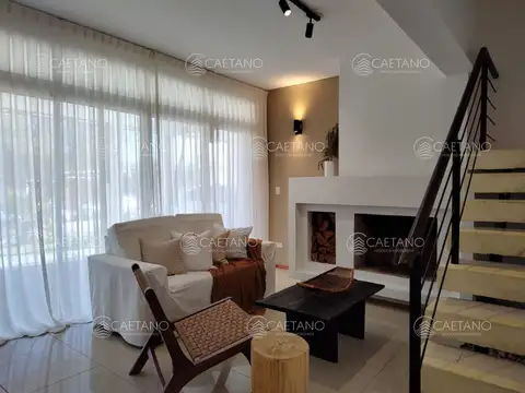 Casa 4 ambientes con 2 baños