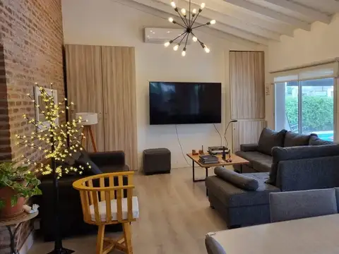 Casa en Venta con 2 cocheras