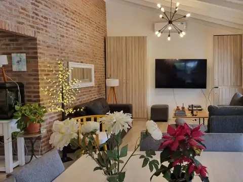 Casa 6 ambientes con 4 baños