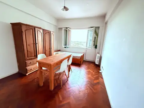 Avenida Ángel Torcuato de Alvear y Av. Del Golf