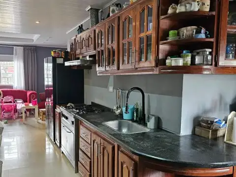 Casa en Venta con 3 cocheras