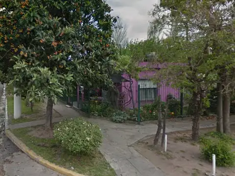 CASA EN ESQUINA DE BERAZATEGUI U$S 62.000.-