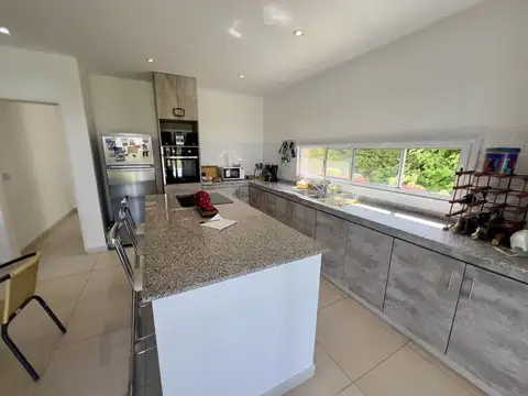 Casa en Venta en El Canton, USD 249.000