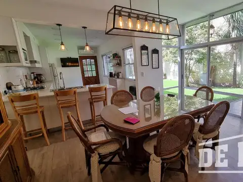 Casa 4 ambientes con 3 baños