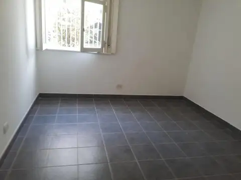 Pedernera 300, Piso PB