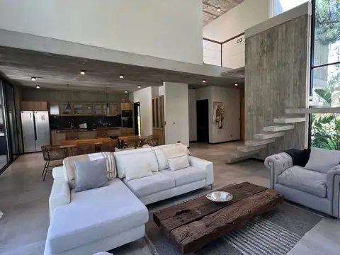 CASA 4 AMBIENTES COSTA ESMERALDA