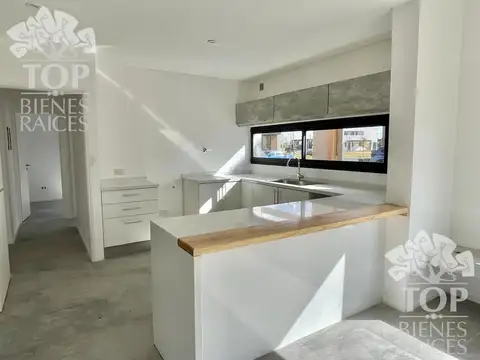 Casa 6 ambientes con 4 baños