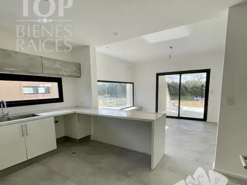 Casa en Venta en Puertos - Barrio Ceibos, USD 285.000