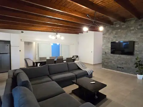 Casa en Alquiler Temporal en Funes, $ 3.000