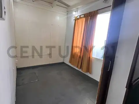 Casa 7 ambientes con 1 baño