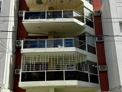 EXCLUSIVO y Clásico Depto. en Floresta- 5 Amb -  180 m2 -Excelente Construcción - Doble cochera - OPORTUNIDAD  