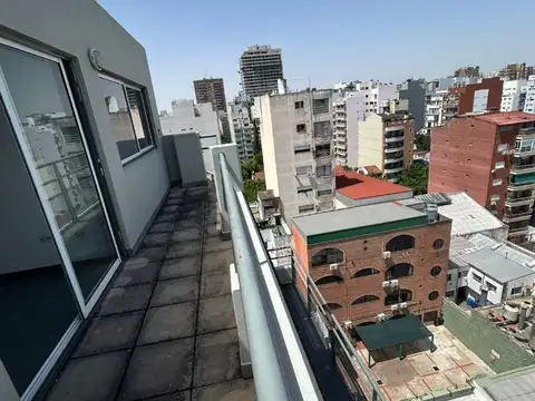 2 AMBIENTES ULTIMO PISO CON  BALCON 8 X 1 VISTA PANORAMICA .