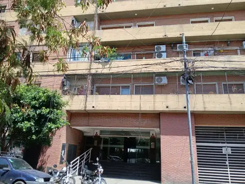 VENTA COCHERA CUBIERTA EN VILLA LURO