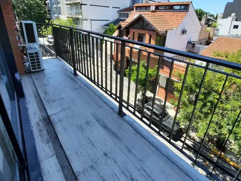 Amplio y luminoso dpto. Impecable  No se aceptan mascotas.