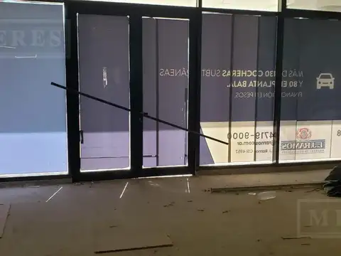 Local en venta de 100 m2 en Complejo Urbana Las Lomas - San Isidro