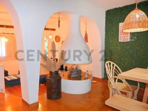 Venta de casa 5 ambientes con quincho y estudio en excelente ubicación Lomas de Zamora