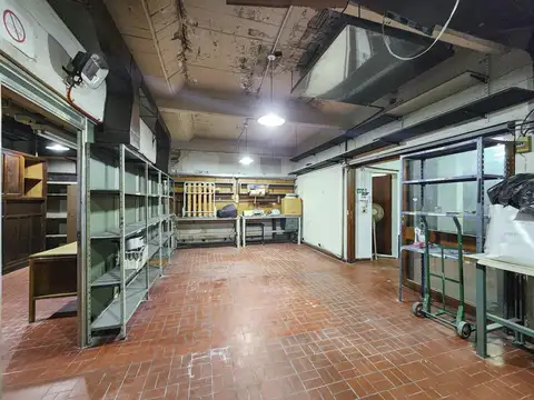 Oficina 10 ambientes con 2 baños