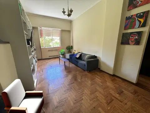 Pinto 454 frente a la Plaza del Centro