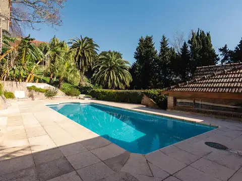 Impactante casa de época sobre Barrancas de Perú – Acassuso