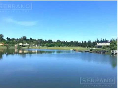 Venta Lote a la laguna  en barrio Náutico El Cazal orientación Noroeste.