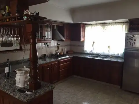 Casa 7 ambientes con 3 baños