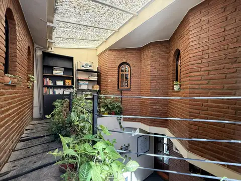 VENTA - CASA TRES DORMITORIOS CON COCHERA - ABASTO